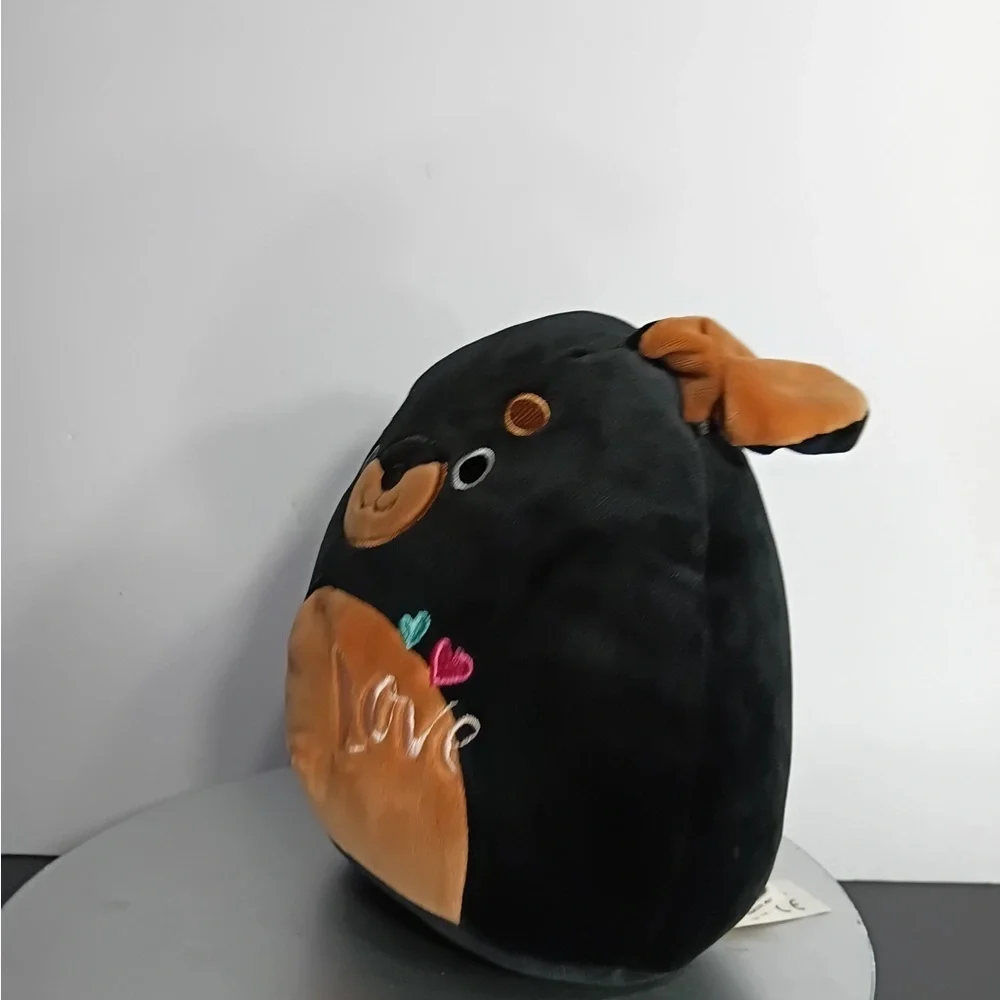 Squisnallow Black and Tan Plush Dog Toy 8” pre owned Exellent condition